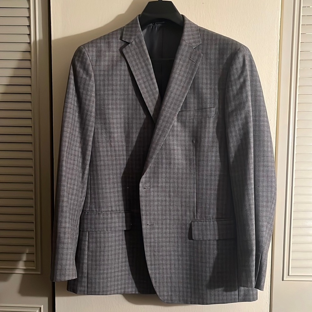 Beautiful grey/black box pattern blazer.